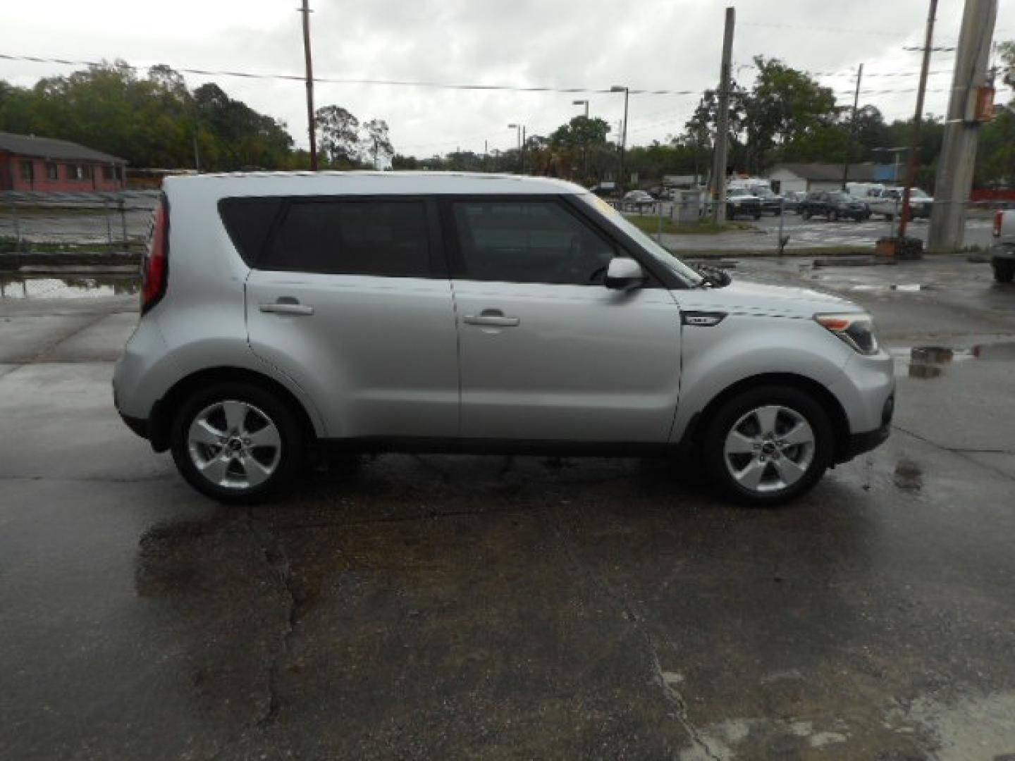 2018 SILVER KIA SOUL (KNDJN2A28J7) , located at 10405 Abercorn Street, Savannah, GA, 31419, (912) 921-8965, 31.988262, -81.131760 - Photo#4